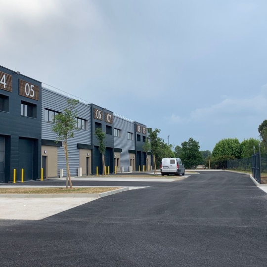  IMMOBILIERE ARTHUR - Plan de Cuques : Local / Bureau | MEYREUIL (13590) | 493 m2 | 4 101 € 