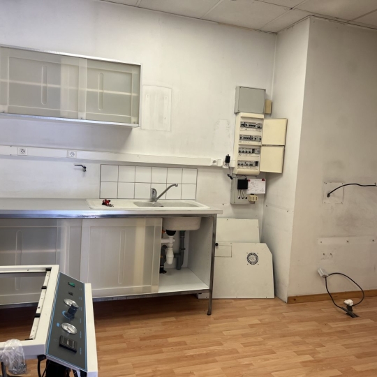  IMMOBILIERE ARTHUR - Plan de Cuques : Local / Bureau | MARSEILLE (13013) | 68 m2 | 175 000 € 