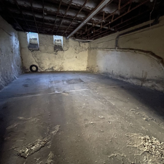  IMMOBILIERE ARTHUR - Plan de Cuques : Garage / Parking | MARSEILLE (13004) | 100 m2 | 110 000 € 