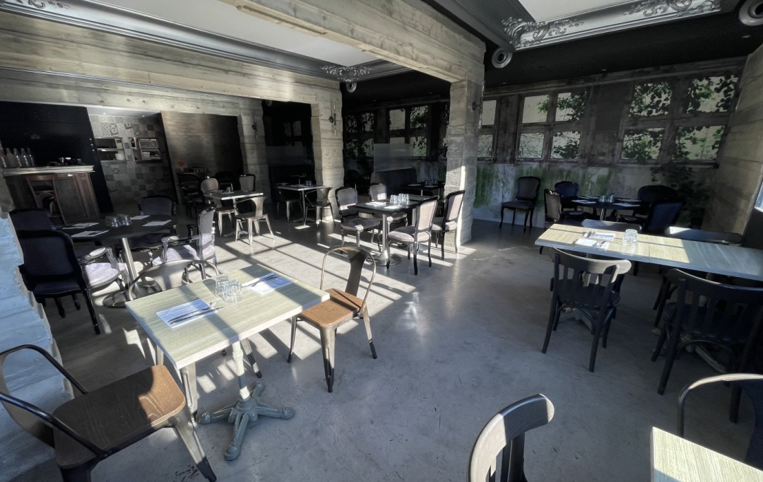 IMMOBILIERE ARTHUR - Plan de Cuques : Local / Bureau | PLAN-DE-CUQUES (13380) | 150 m2 | 3 100 € 