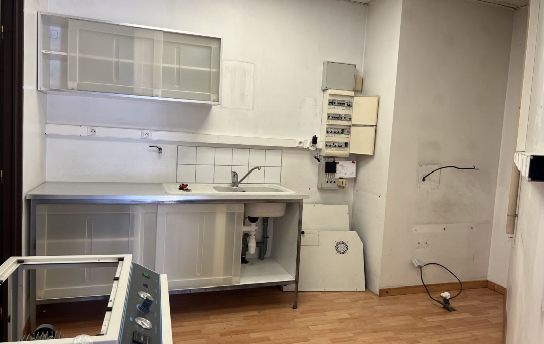 IMMOBILIERE ARTHUR - Plan de Cuques : Local / Bureau | MARSEILLE (13013) | 68 m2 | 175 000 € 