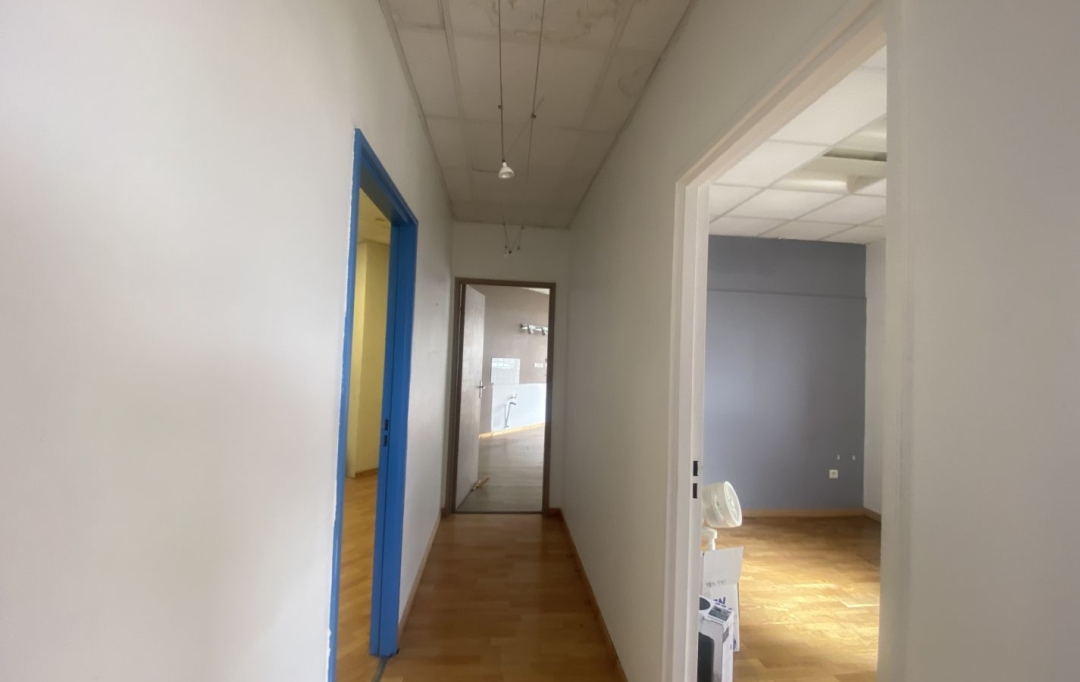 IMMOBILIERE ARTHUR - Plan de Cuques : Local / Bureau | MARSEILLE (13013) | 68 m2 | 175 000 € 