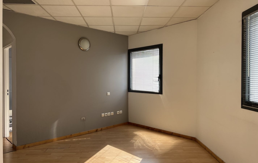 IMMOBILIERE ARTHUR - Plan de Cuques : Local / Bureau | MARSEILLE (13013) | 68 m2 | 175 000 € 