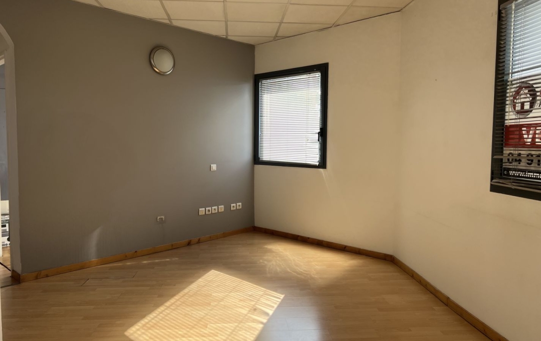 IMMOBILIERE ARTHUR - Plan de Cuques : Local / Bureau | MARSEILLE (13013) | 68 m2 | 175 000 € 