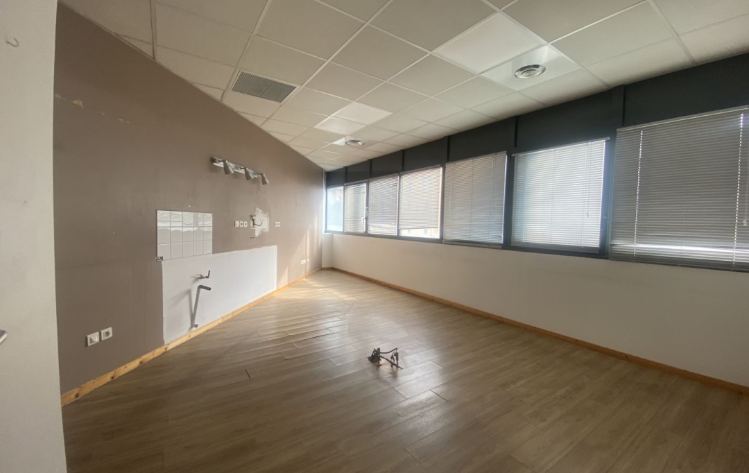 IMMOBILIERE ARTHUR - Plan de Cuques : Local / Bureau | MARSEILLE (13013) | 68 m2 | 175 000 € 