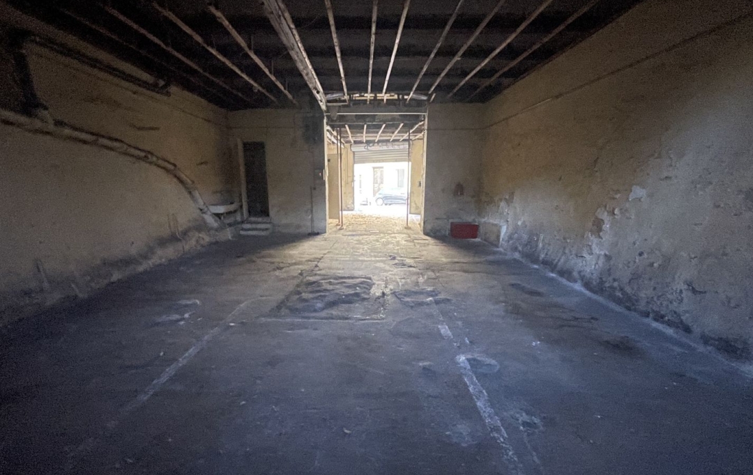 IMMOBILIERE ARTHUR - Plan de Cuques : Garage / Parking | MARSEILLE (13004) | 100 m2 | 110 000 € 