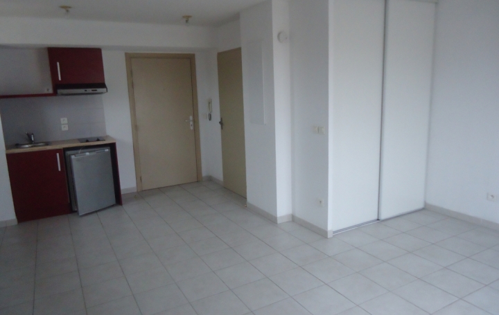 Studio MARSEILLE 27 m2 535 € Studio MARSEILLE 27 m2 535 €