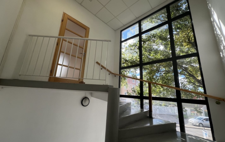  IMMOBILIERE ARTHUR - Plan de Cuques Local / Bureau | MARSEILLE (13013) | 68 m2 | 175 000 € 